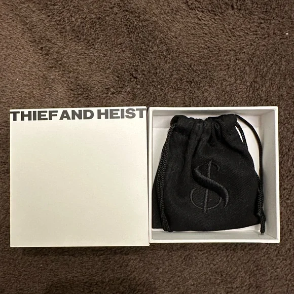 Thief And Heist 18k gold bracelet - Picture 2 of 10